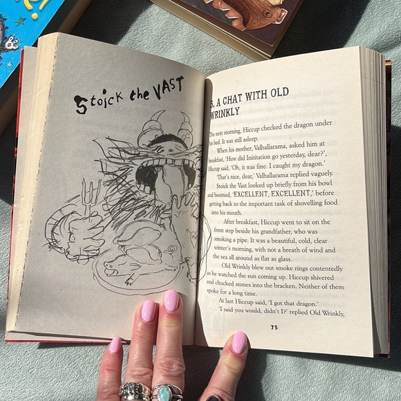 3 novels: How to train your dragon, How to Speak Dragonese,and Totally Winnie - Picture 14 of 15